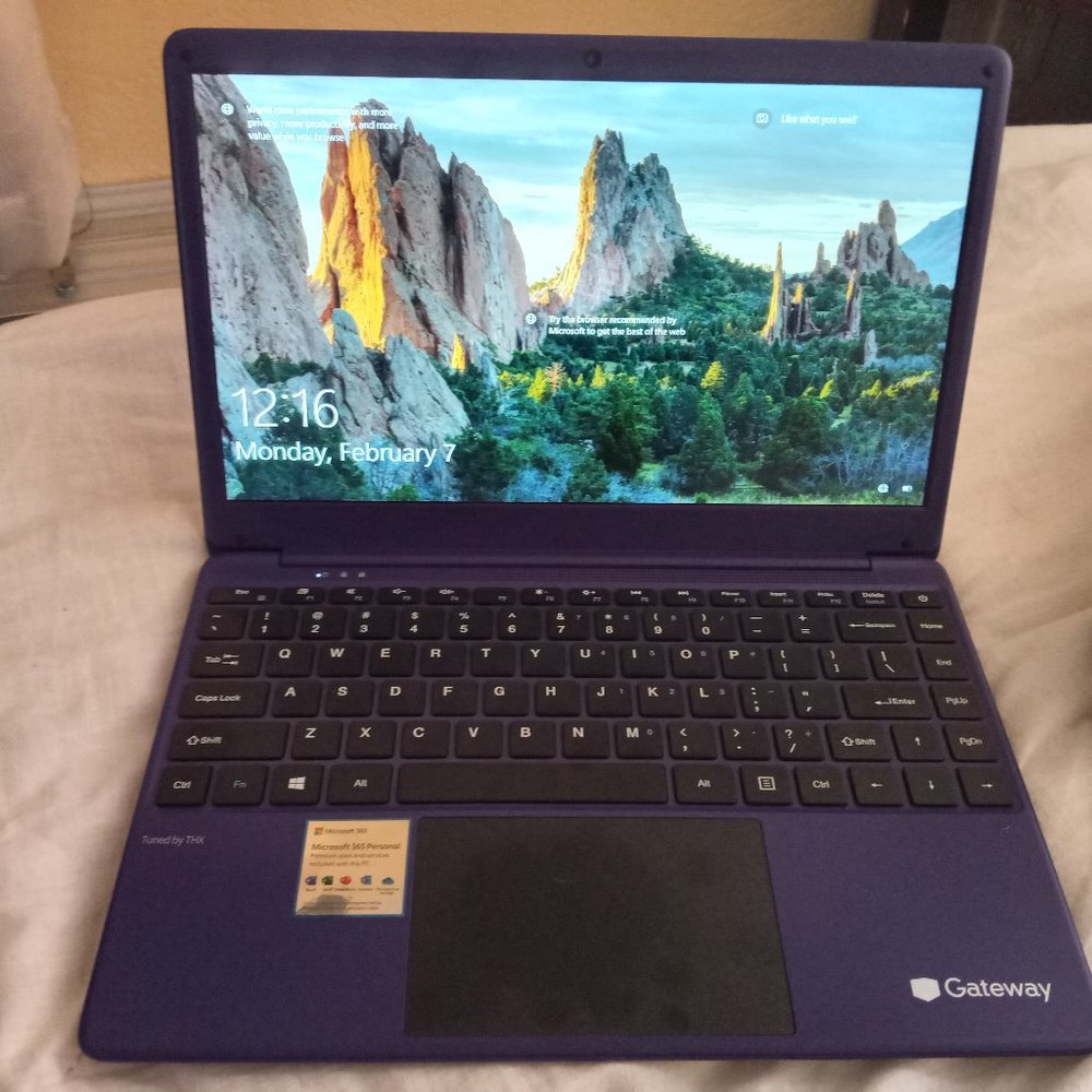 2021 Gateway Ultra Slim (Windows 10)